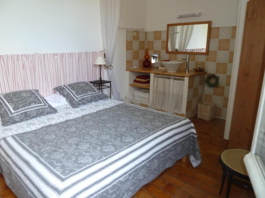 Hotel Mas De Valiguiere Saze  Pokoj fotografie
