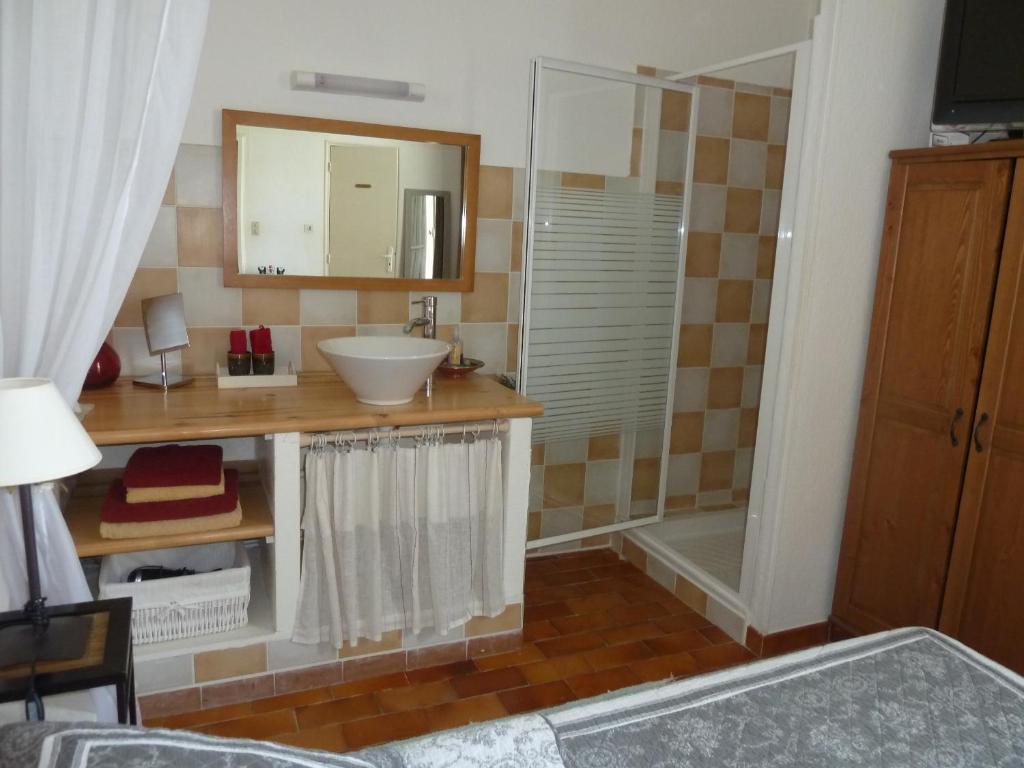 Hotel Mas De Valiguiere Saze  Pokoj fotografie