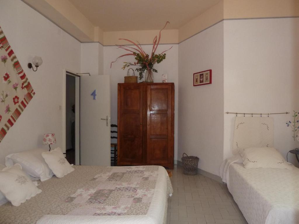 Hotel Mas De Valiguiere Saze  Pokoj fotografie