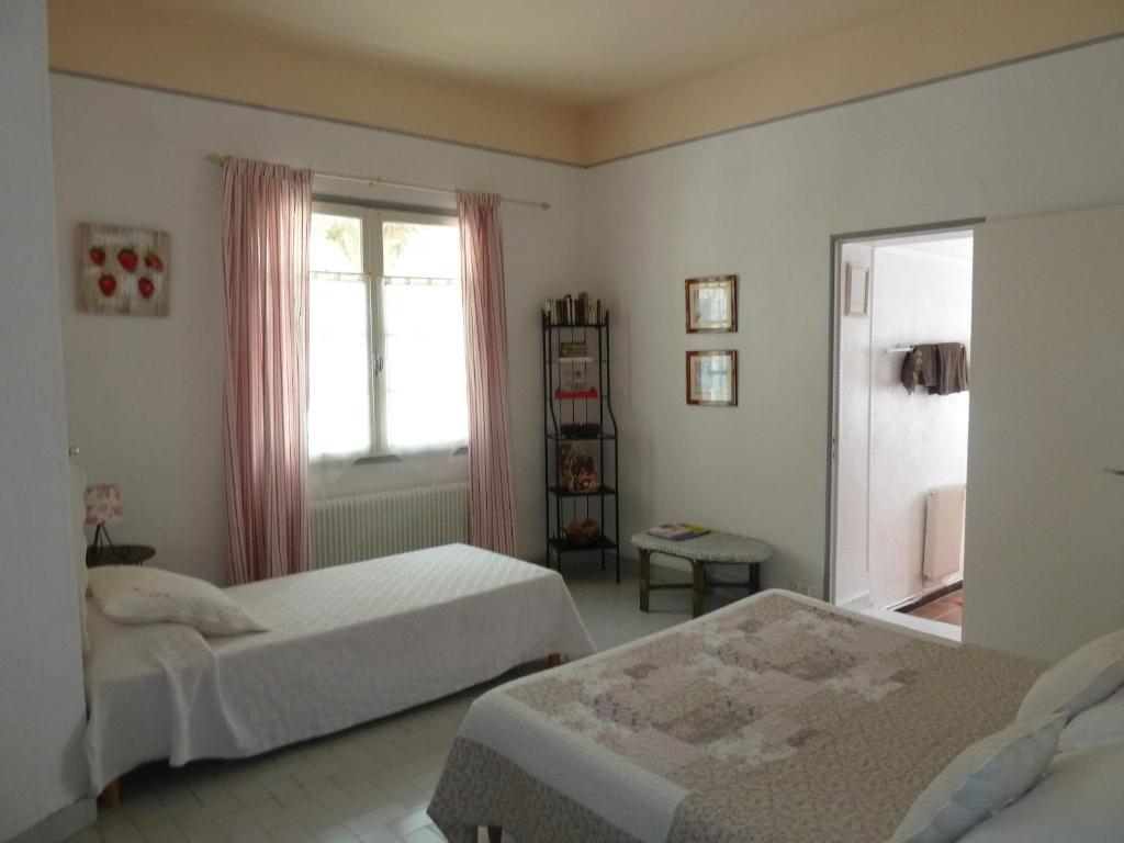 Hotel Mas De Valiguiere Saze  Pokoj fotografie