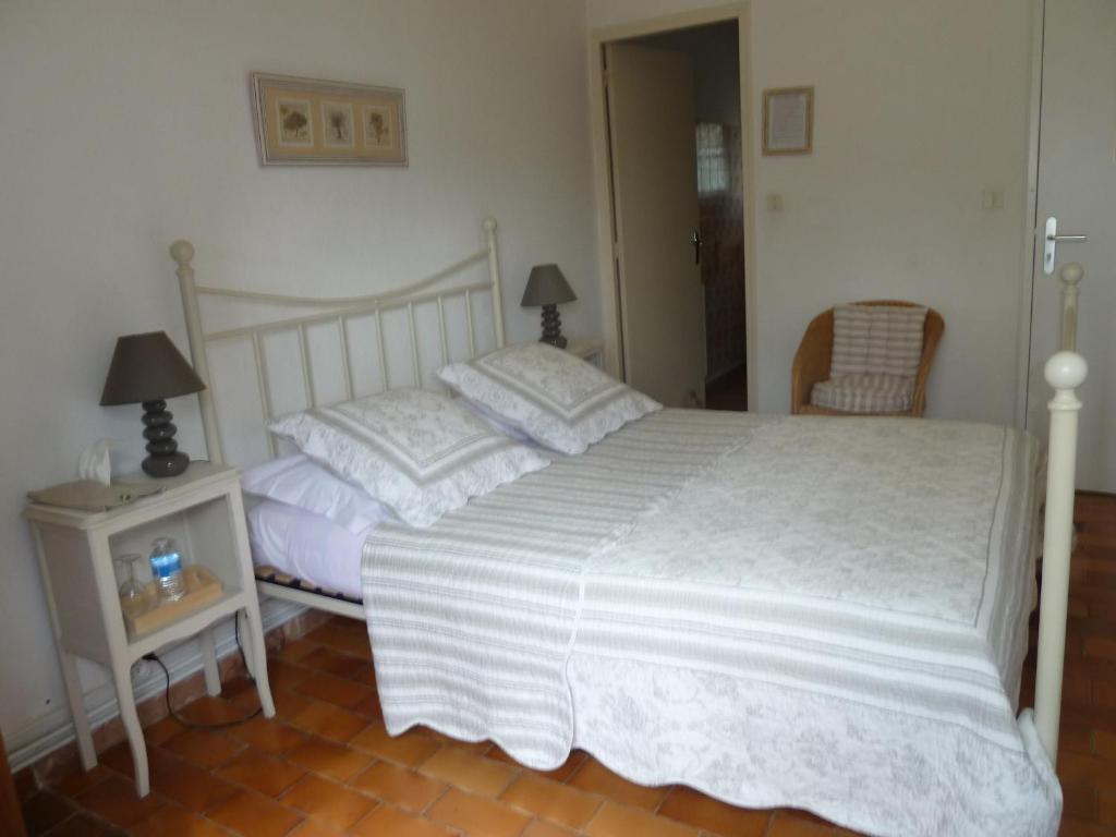 Hotel Mas De Valiguiere Saze  Pokoj fotografie